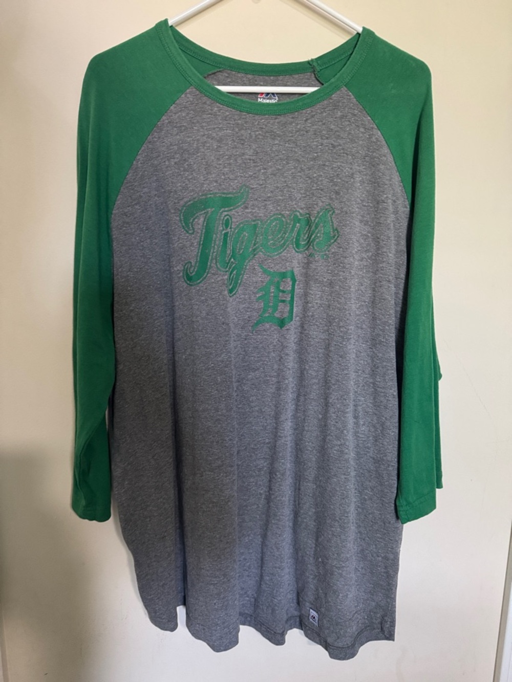 Detroit Tigers Baseball Tee in Green & Gray
